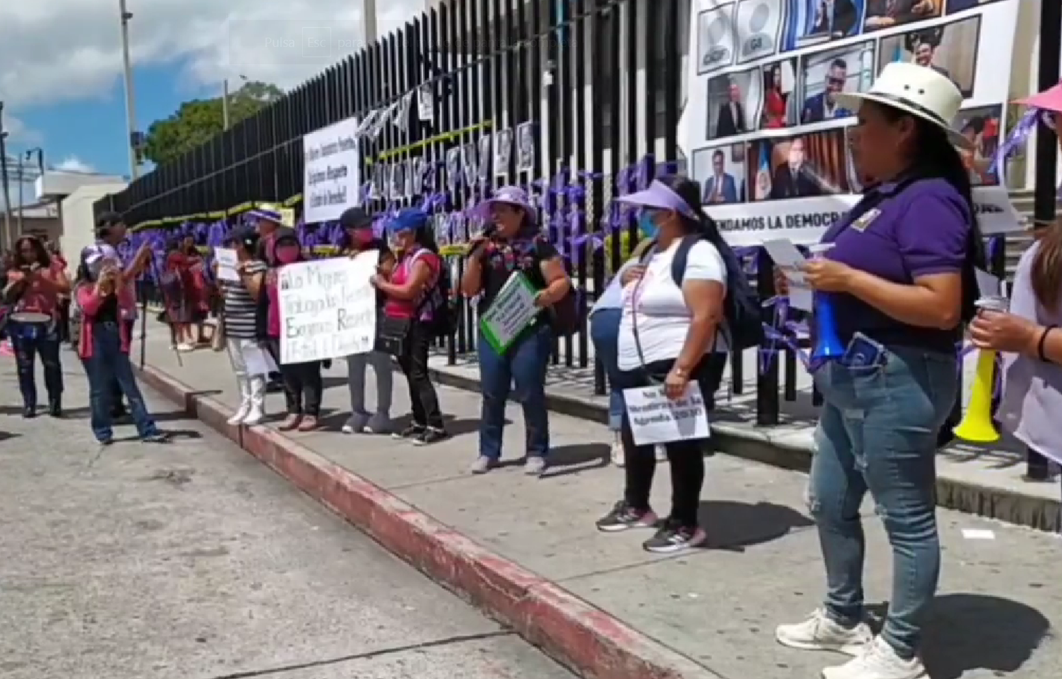 manifestación frente al Ministerio Público