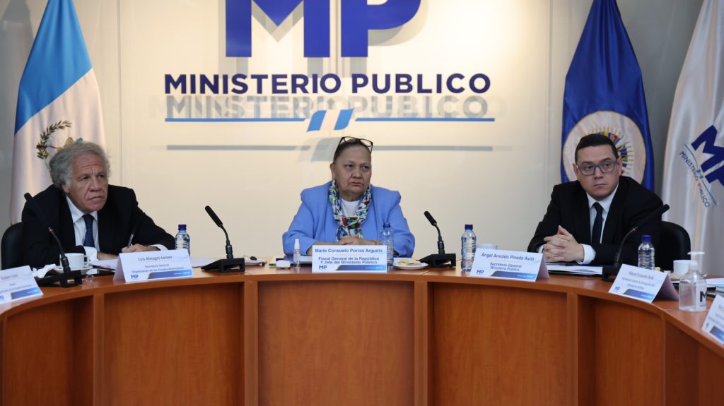 Reunión de la fiscal general, Consuelo Porras, con el secretario de la OEA, Luis Almagro