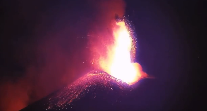 Erupción del volcán Etna, en Sicilia