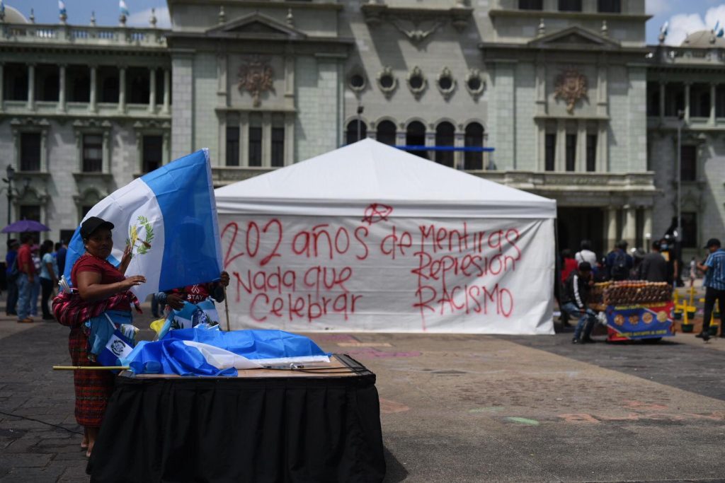 Protestan en Plaza de la Constitución, donde se conmemorará la Independencia