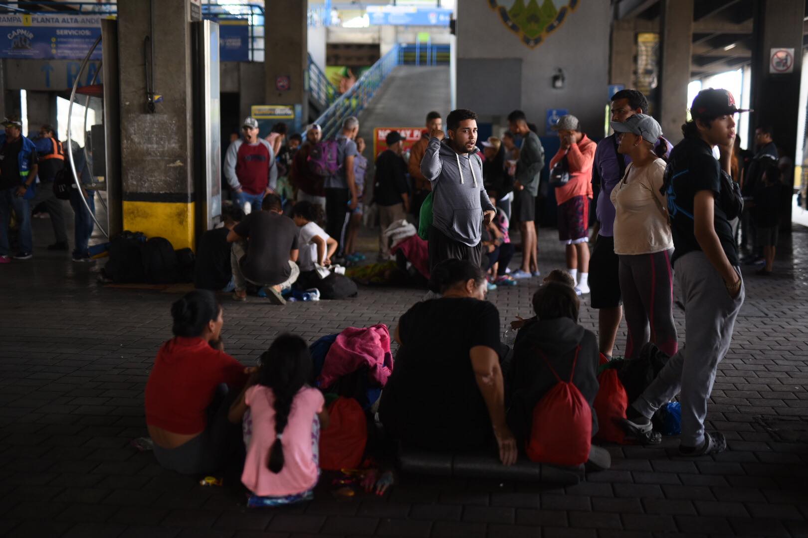 migrantes en Central de Mayoreo de Guatemala