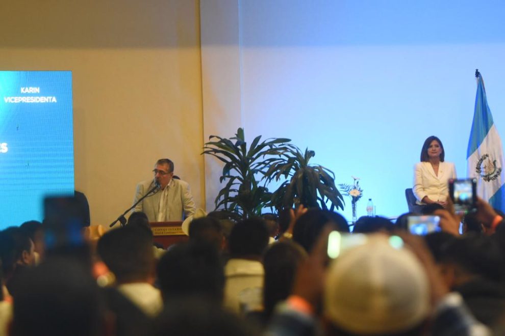presidente electo Bernardo Arévalo se reúne con alcaldes electos