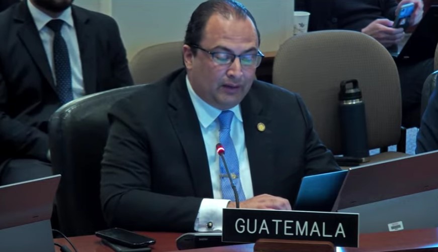 canciller Mario Búcaro en sesión de la OEA sobre Guatemala