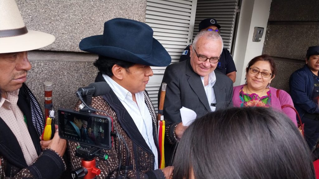 Autoridades indígenas de Sololá presentan denuncia contra el juez Orellana
