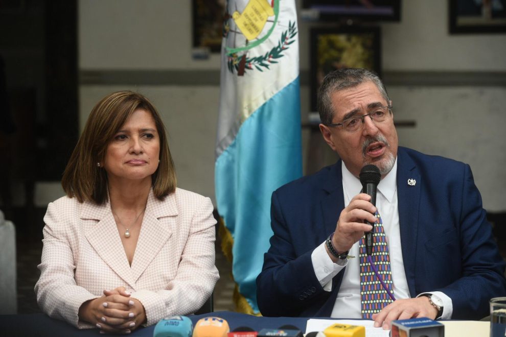 Bernardo ArÃ©valo y Karin Herrera se pronuncian sobre orden de Corte de Constitucionalidad para retirar a manifestantes