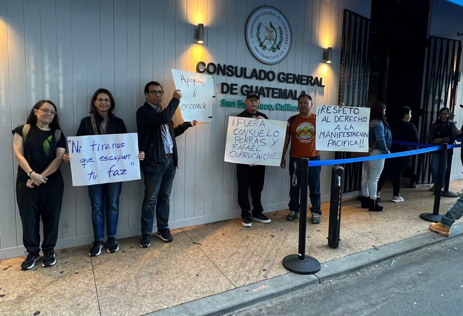 Guatemaltecos manifiestan en el consulado de San Francisco