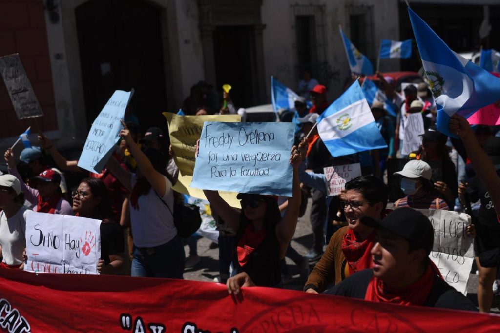 marcha de estudiantes de la Usac en la capital