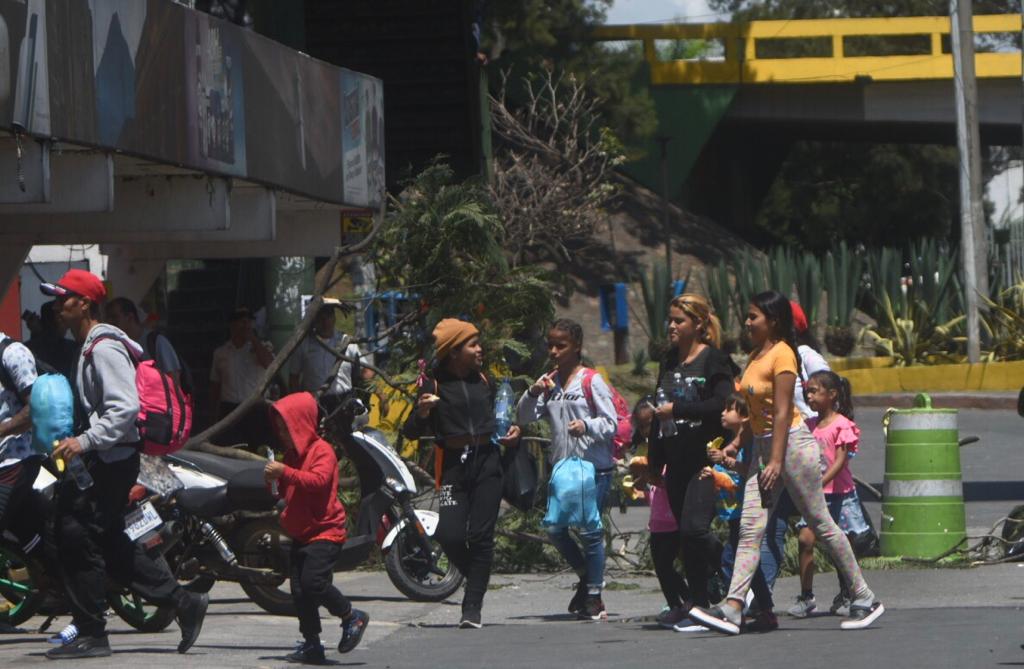 migrantes venezolanos en calzada Aguilar Batres