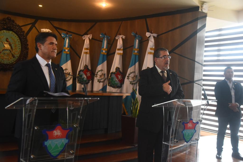 presidente electo Bernardo Arévalo se reúne con el alcalde capitalino, Ricardo Quiñónez