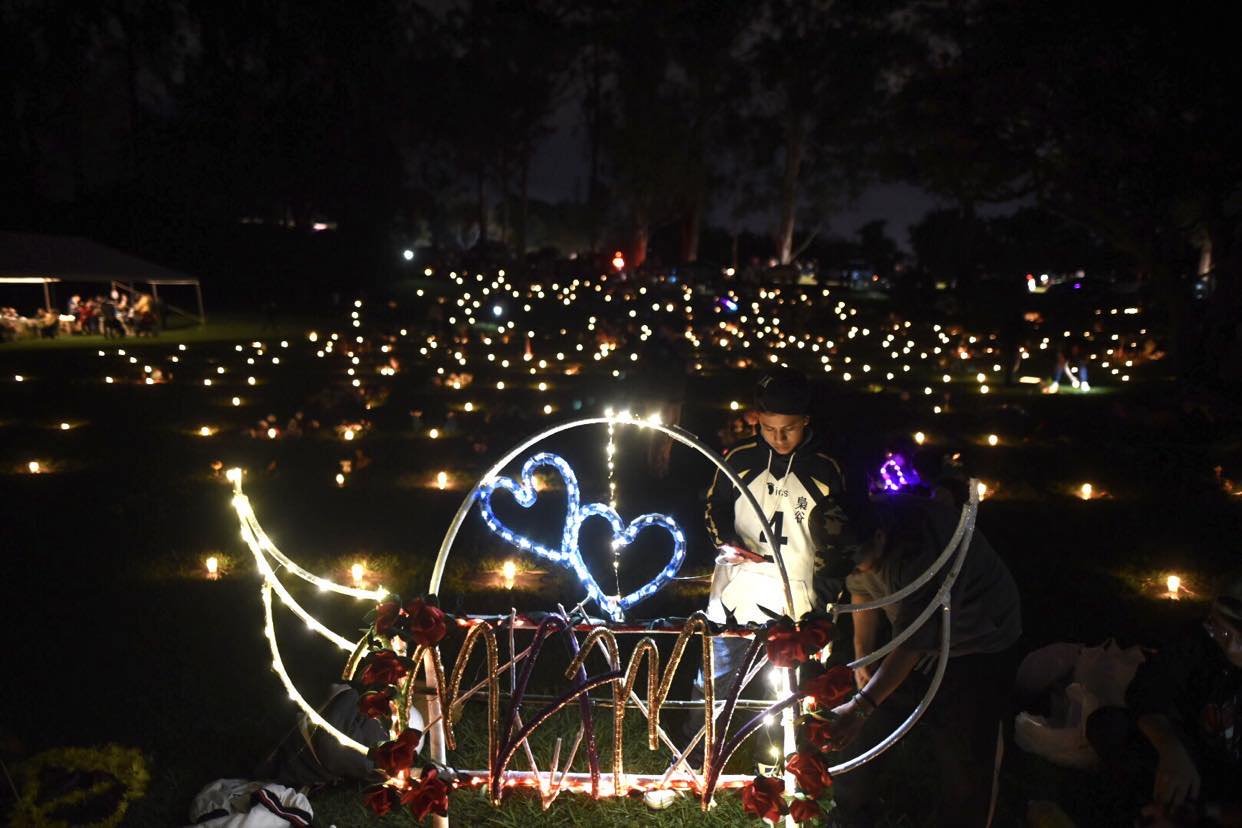 "Homenaje de Luz" en el cementerio Los Parques