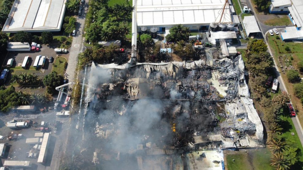 incendio en fábrica de pinturas en Escuintla