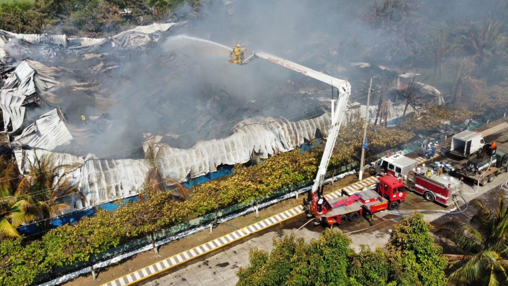 incendio en fábrica de pinturas en Escuintla