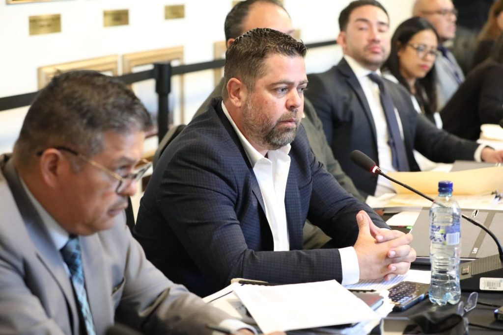 Ministro de Comunicaciones, Javier Maldonado, recusa a integrante de pesquisidora