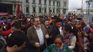 presidente electo Bernardo Arévalo acude a manifestación en plaza de la Constitución