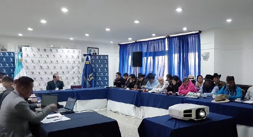 integrantes de 48 Cantones de Totonicapán se reúnen con autoridades en la PDH