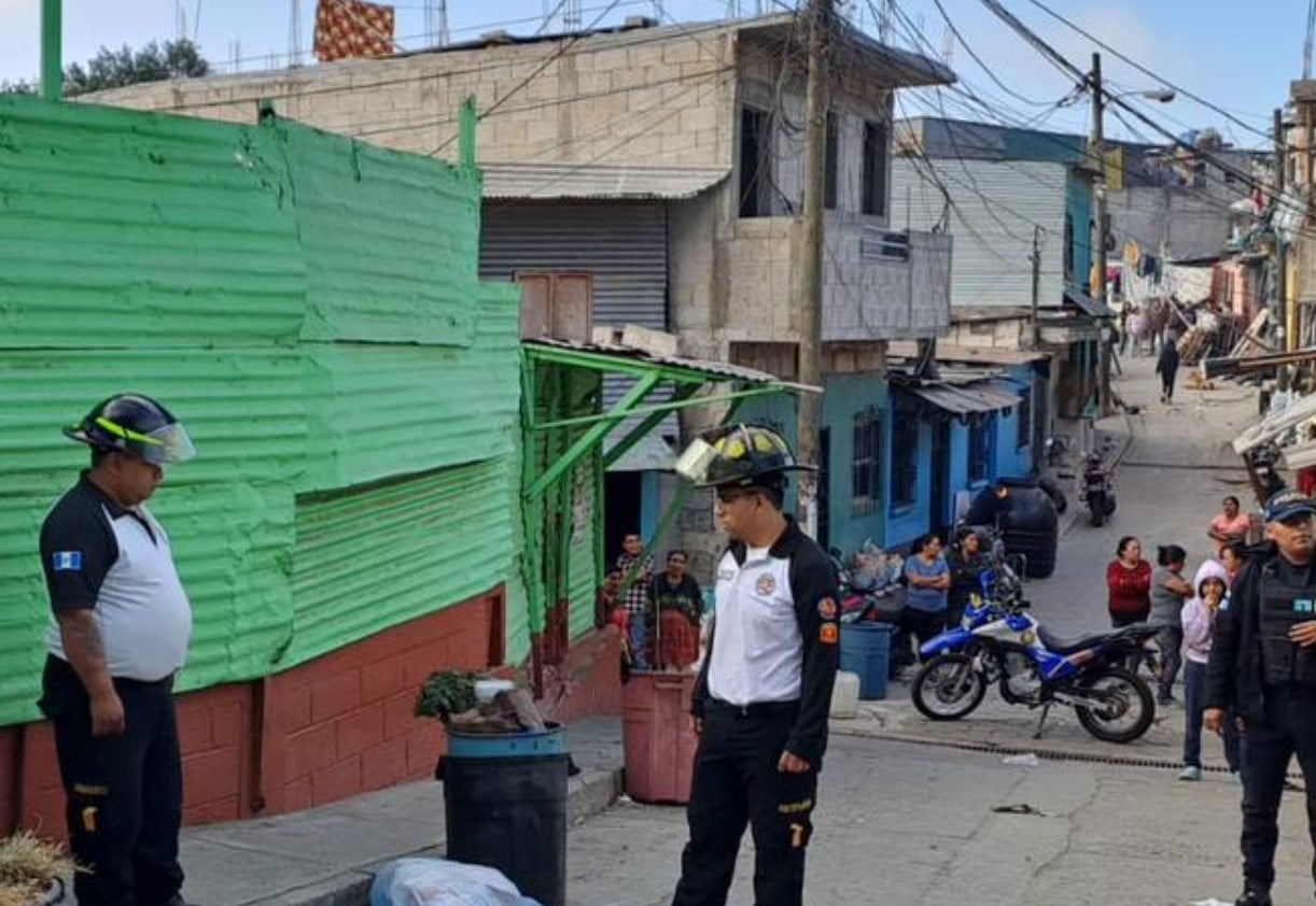 Localizan cuerpo envuelto en costales en zona 3