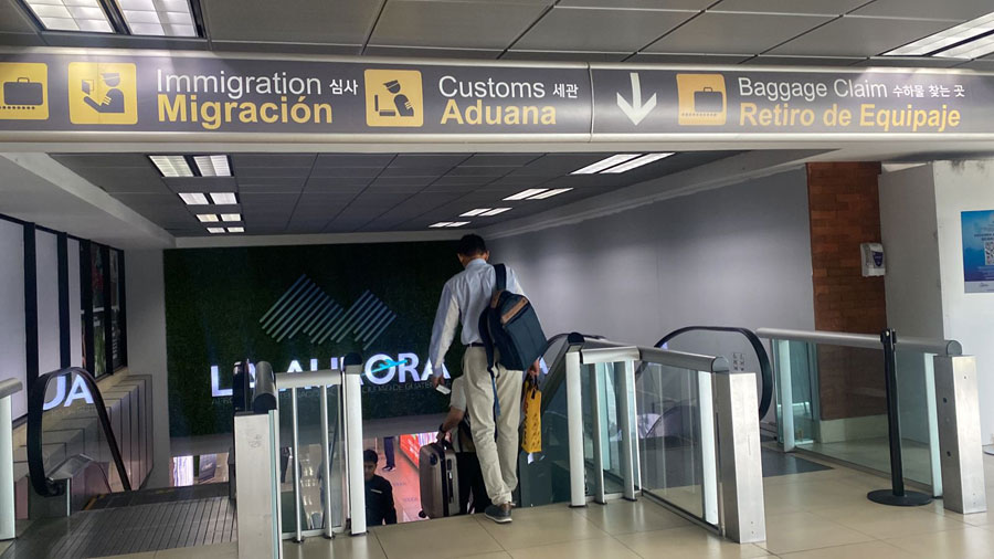 Control migratorio en Aeropuerto La Aurora