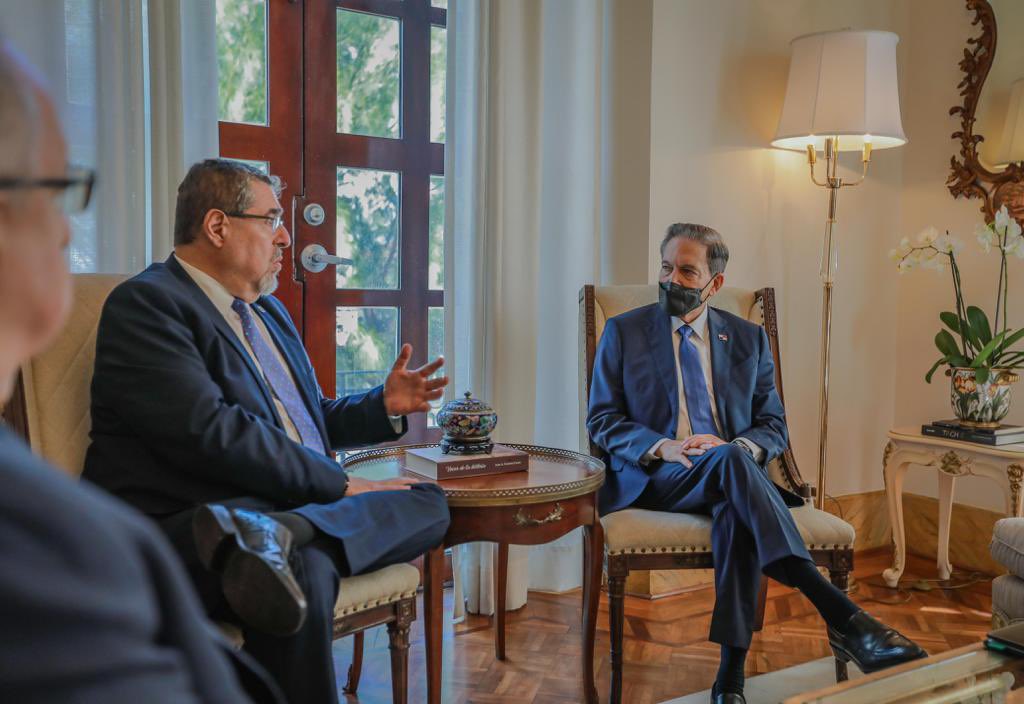 Bernardo Arévalo se reúne con el presidente de Panamá