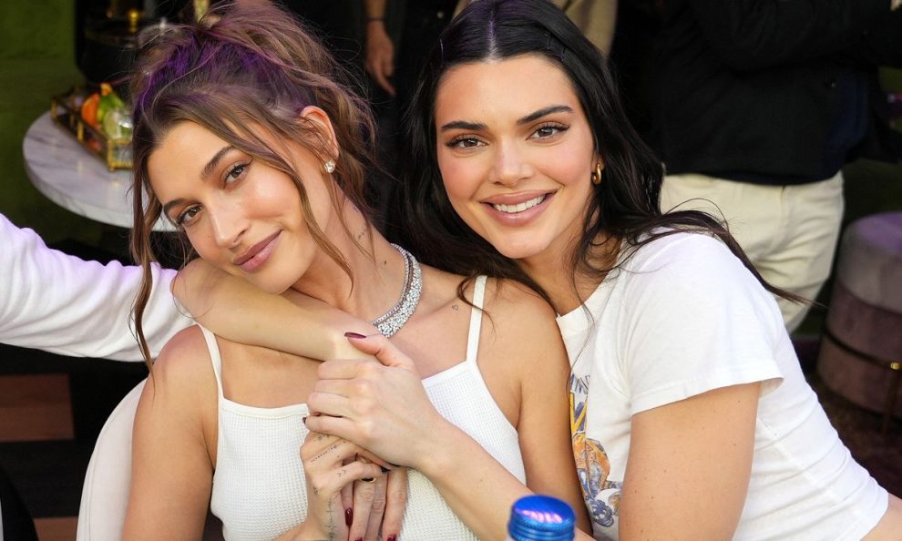 Policía detiene a Kendall Jenner y Hailey Bieber en Beverly Hills