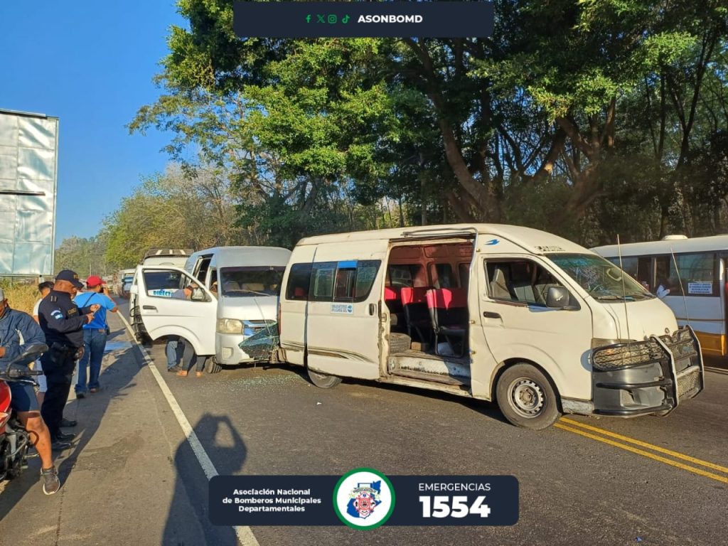 choque de microbuses en Km. 126 de ruta al Pacífico