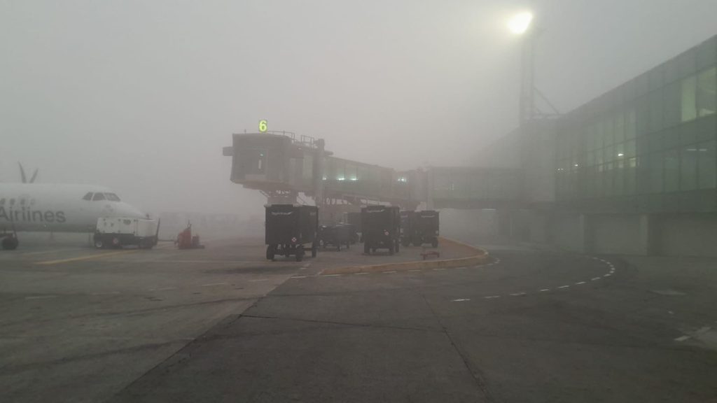 neblina en aeropuerto La Aurora