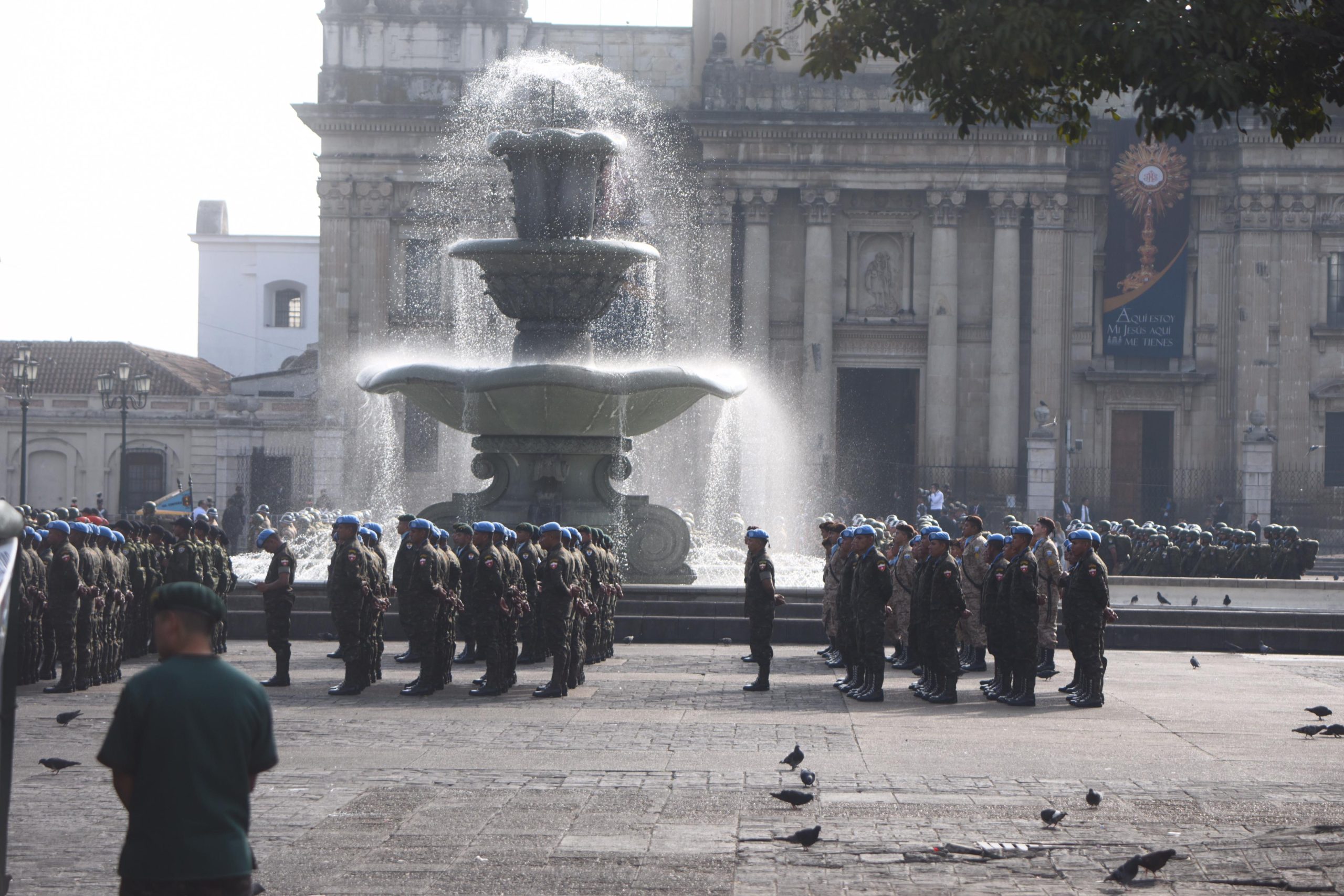 saludo del Ejército al presidente Bernardo Arévalo