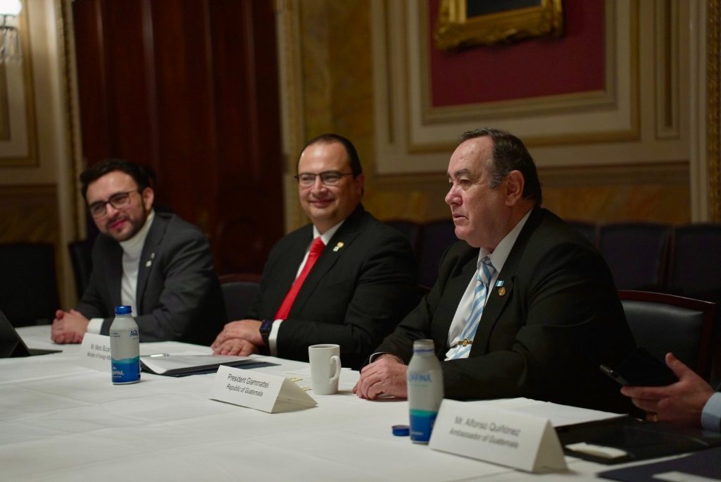 presidente Alejandro Giammattei se reúne con senadores de Estados Unidos