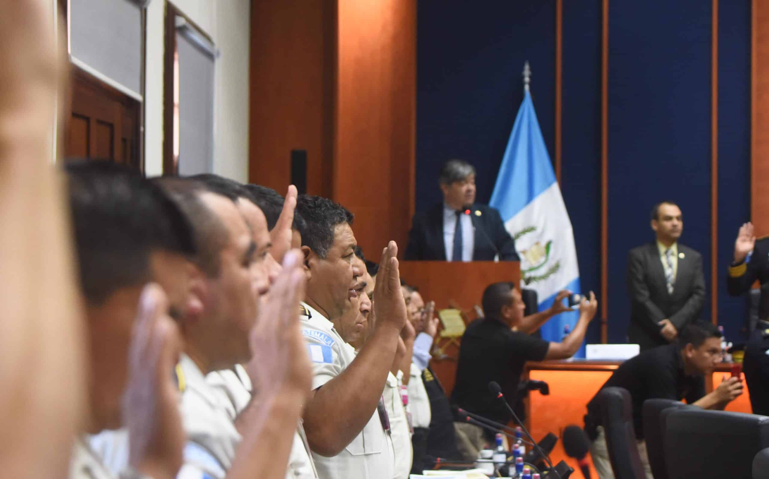 Juramentan a la nueva cúpula de la PNC