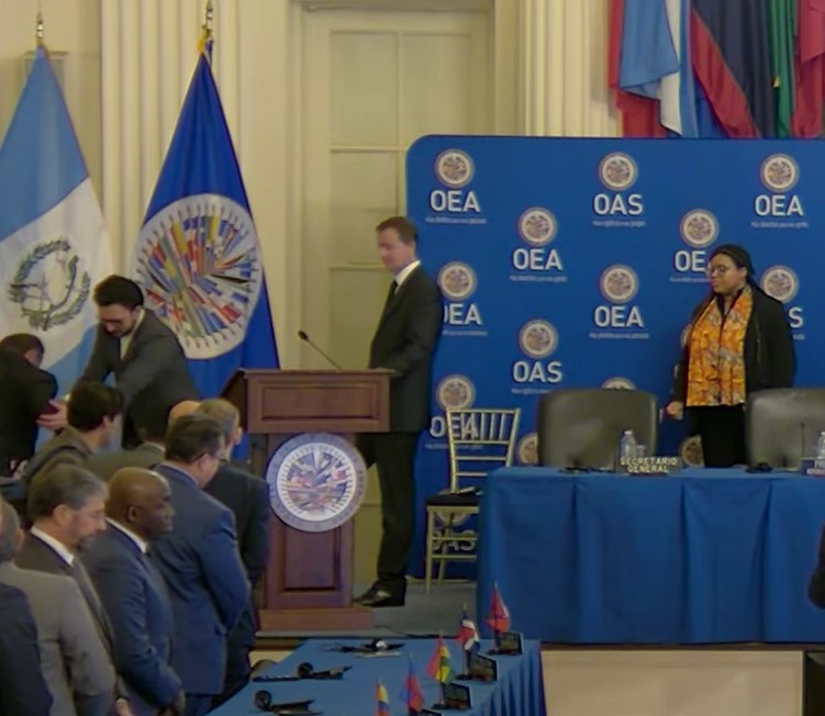 presidente Alejandro Giammattei ingresa a sesión de OEA