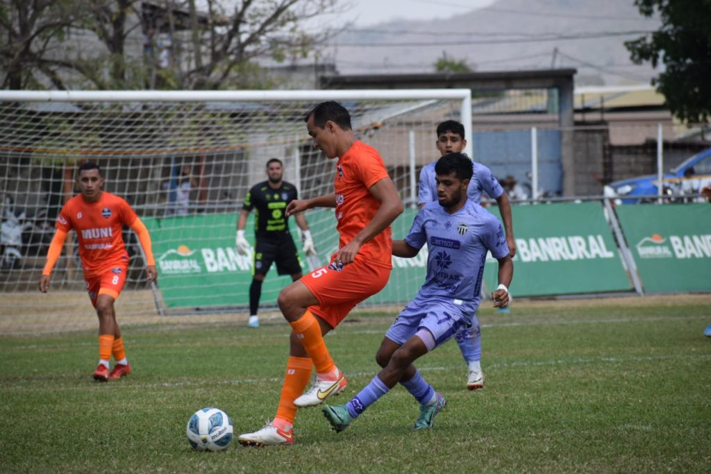 Deportivo Achuapa ante Antigua G. F. C.