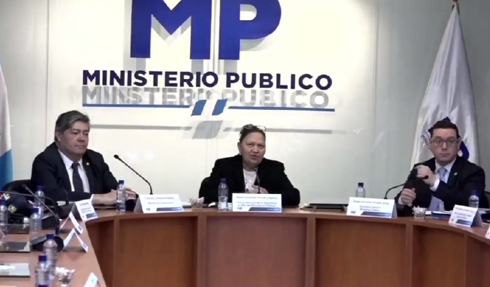 conferencia de la fiscal general, Consuelo Porras, y el ministro de Gobernación, Francisco Jiménez