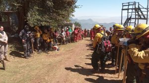 Conred declara alerta anaranjada institucional por incendio en el volcán de Agua