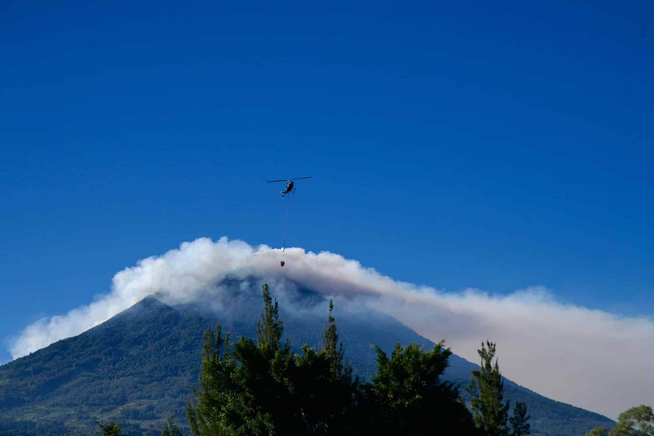 incendio forestal en el volcán de Agua