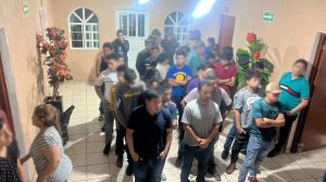 Interceptan a 56 migrantes guatemaltecos en Jalisco, México