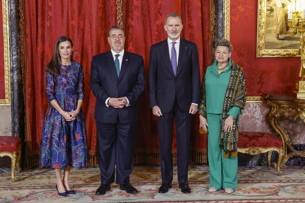 Felipe VI recibe al presidente Bernardo Arévalo en su primera visita oficial a España