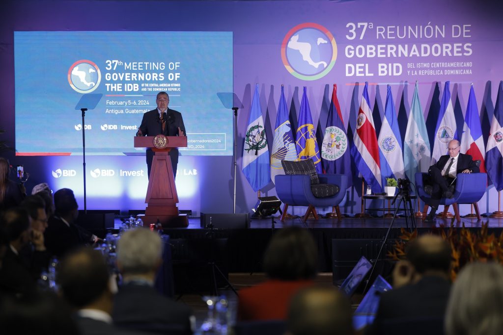 Presidente Bernardo Arévalo participa en reunión de gobernadores del BID