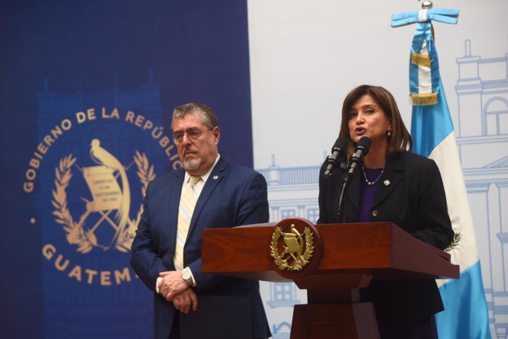 presidente Bernardo Arévalo y vicepresidenta Karin Herrera
