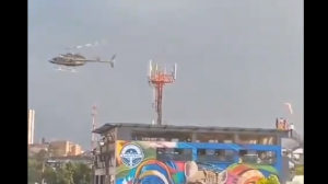 Momento en que helicóptero se estrella sobre edificio en Medellín