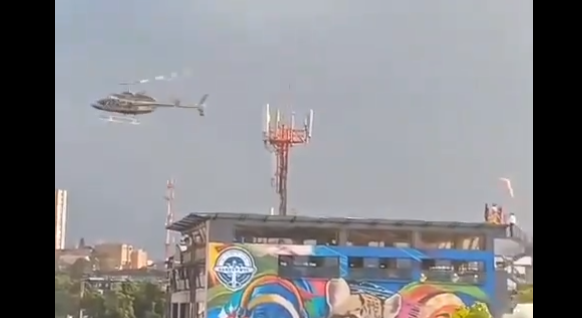 Momento en que helicóptero se estrella sobre edificio en Medellín
