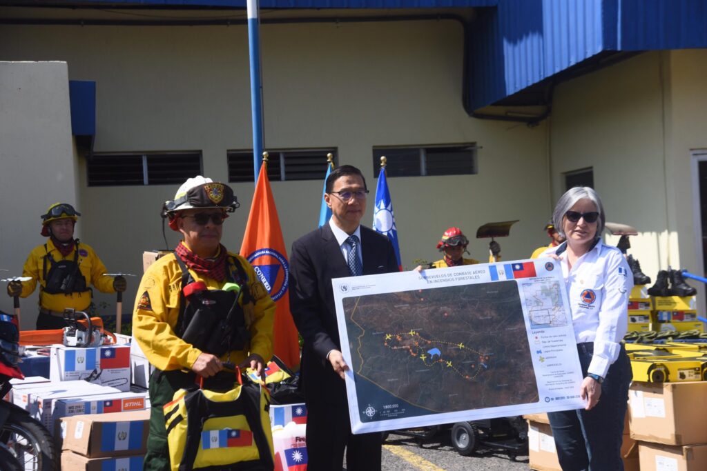 China Taiwán hace donativo a Guatemala de equipo para atender incendios forestales