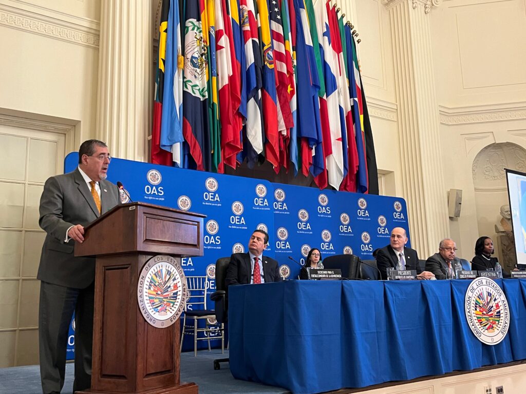 presidente Bernardo Arévalo en sesión de la OEA