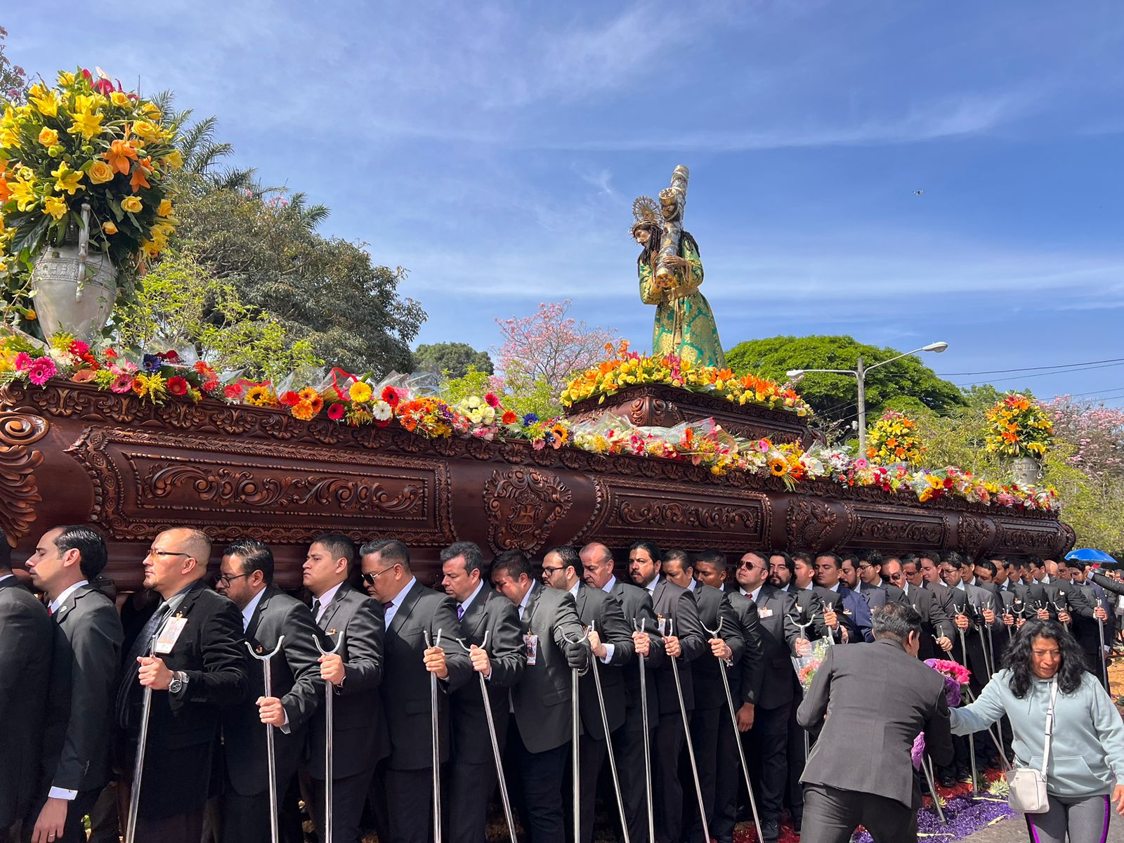 Procesión de La Reseña, Jesús de la Merced, a su paso por el parque Colón