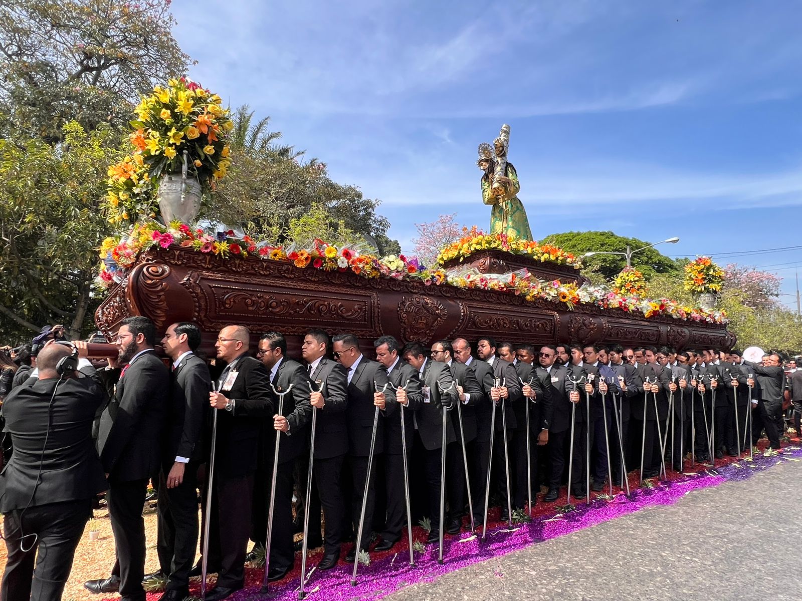 Procesión de La Reseña, Jesús de la Merced, a su paso por el parque Colón