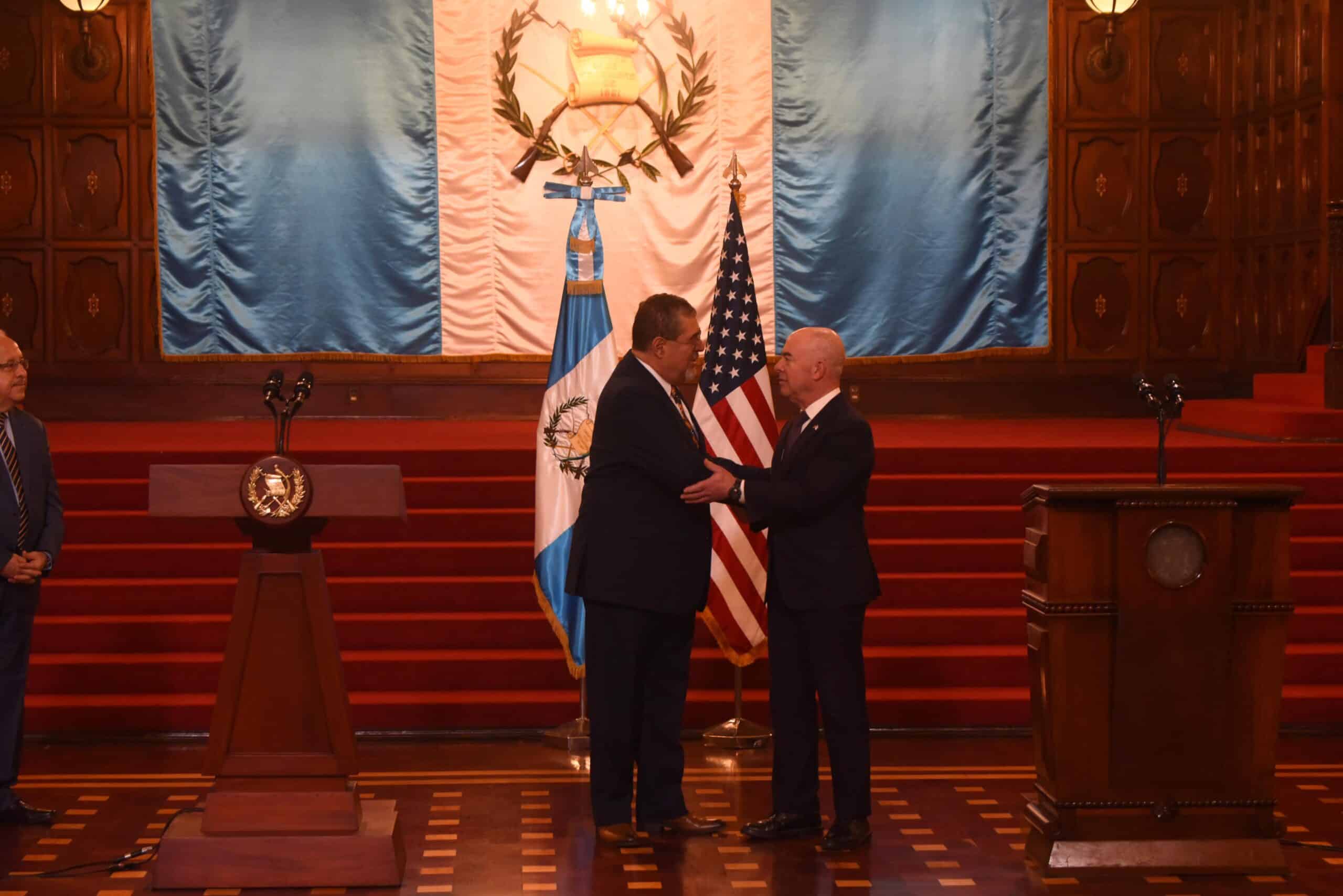 reunión entre el presidente Bernardo Arévalo y el secretario Alejandro Mayorkas