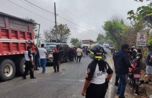 accidente de microbús en San Juan Sacatepéquez