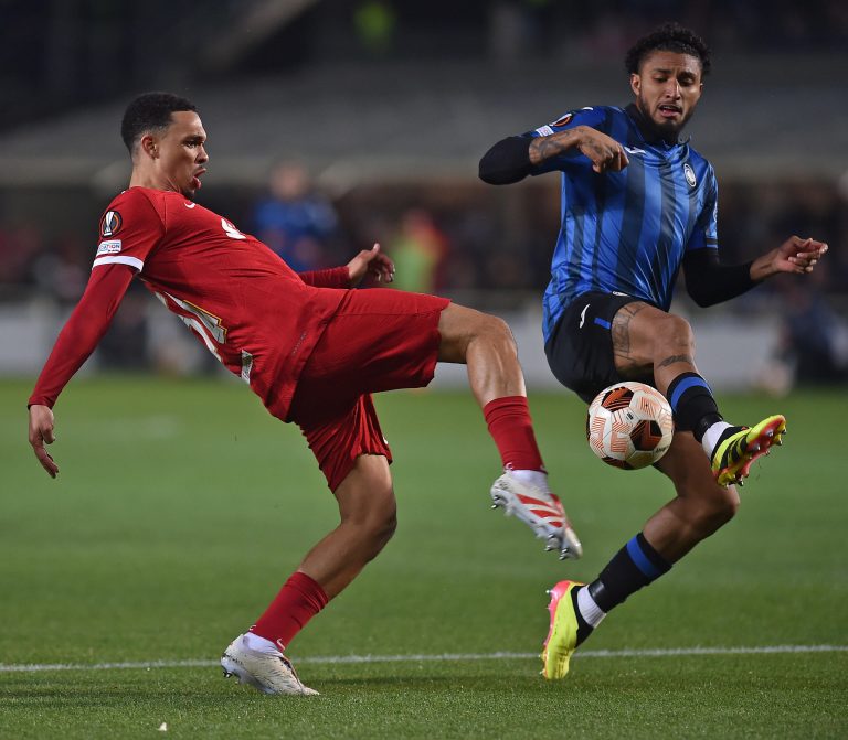 Bergamo (Italy), 18/04/2024.- Liverpool's Trent Alexander-Arnold and Atalanta's Jose Ederson (R) in action during the UEFA Europa League quarterfinal 2nd leg soccer match between Atalanta BC and Liverpool FC at the Bergamo Stadium in Bergamo, Italy, 18 April 2024. (Italia) EFE/EPA/MICHELE MARAVIGLIA