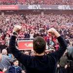 Aficionados del Bayer Leverkusen celebración