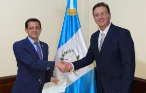 Danilo Rivera es juramentado como director de Migración