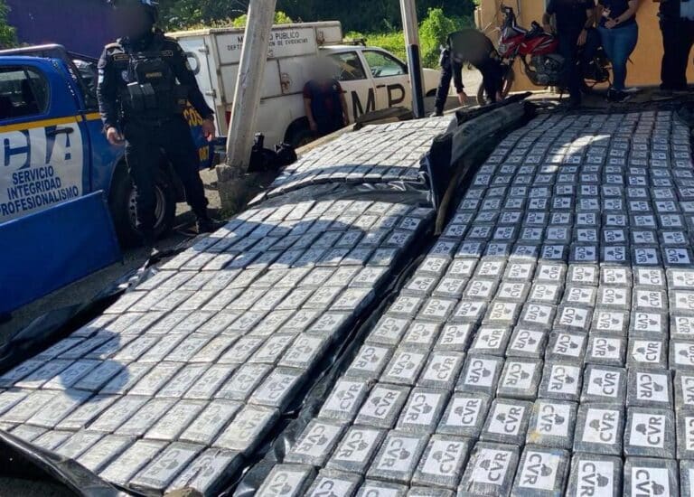 Decomisan 826 kilos con cocaína en Izabal