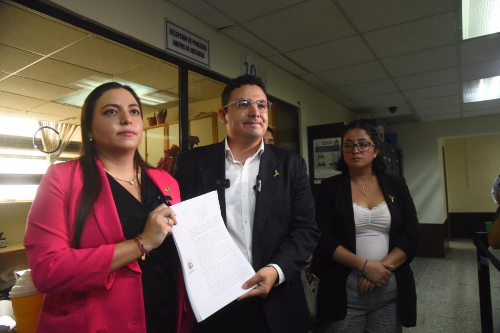 Diputados de Semilla presentan querella contra fiscales